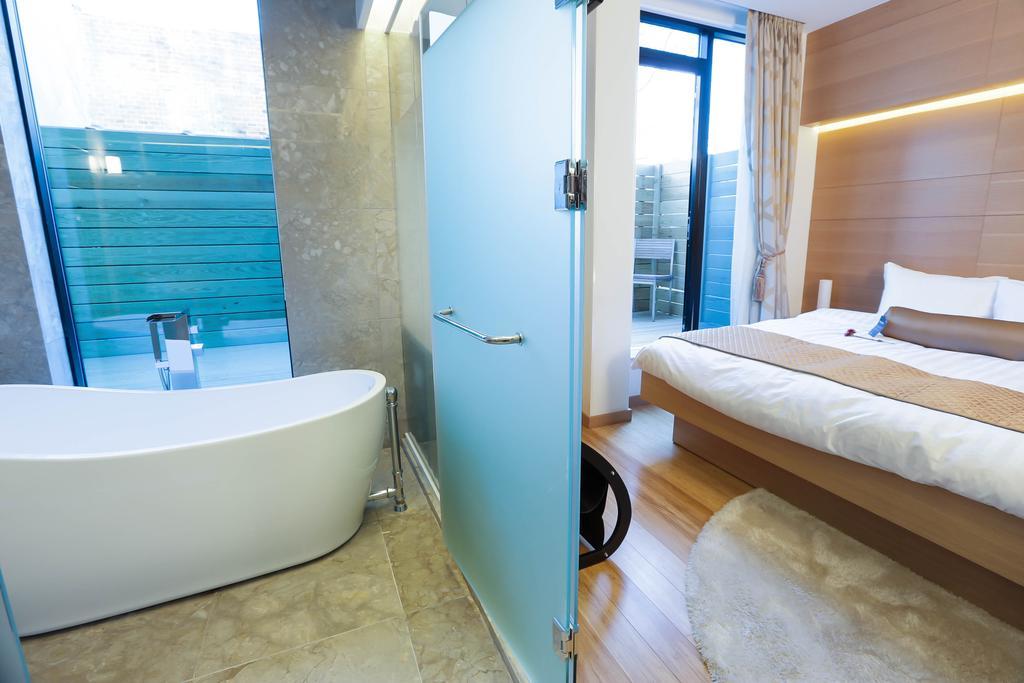 King Room Spa Bath