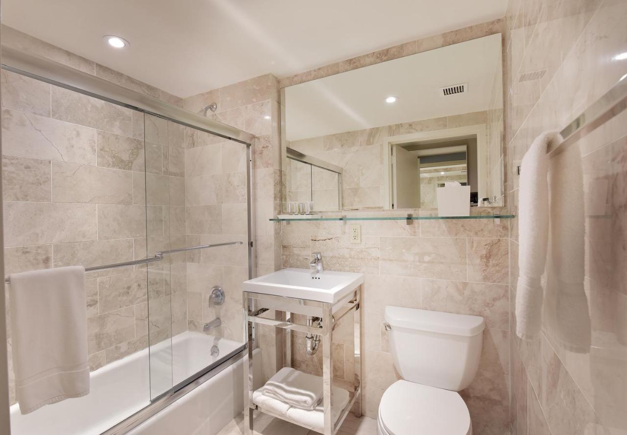 Suite Premium com 2 Camas de Casal e Varanda