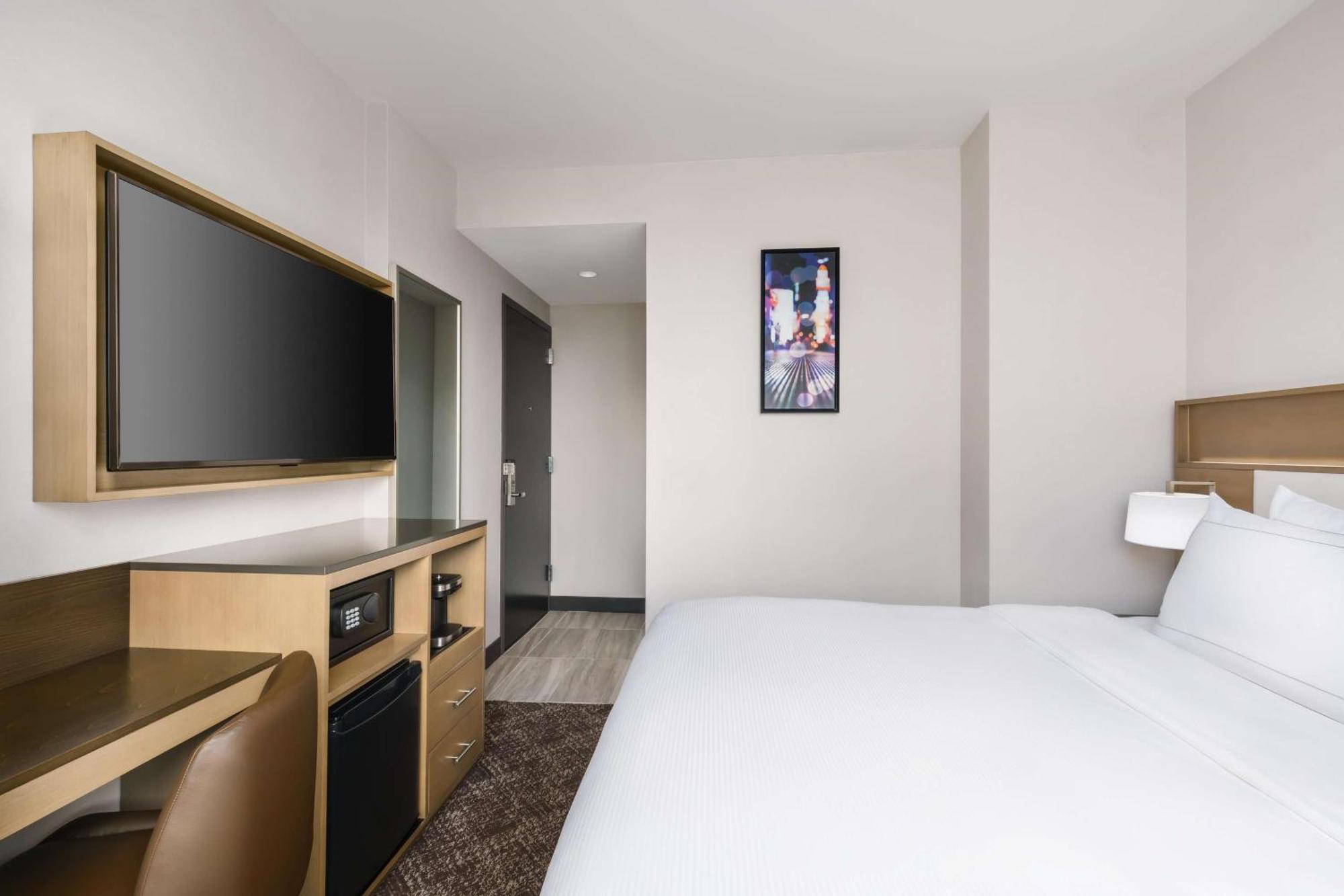 King Room,1541008969:JPEG