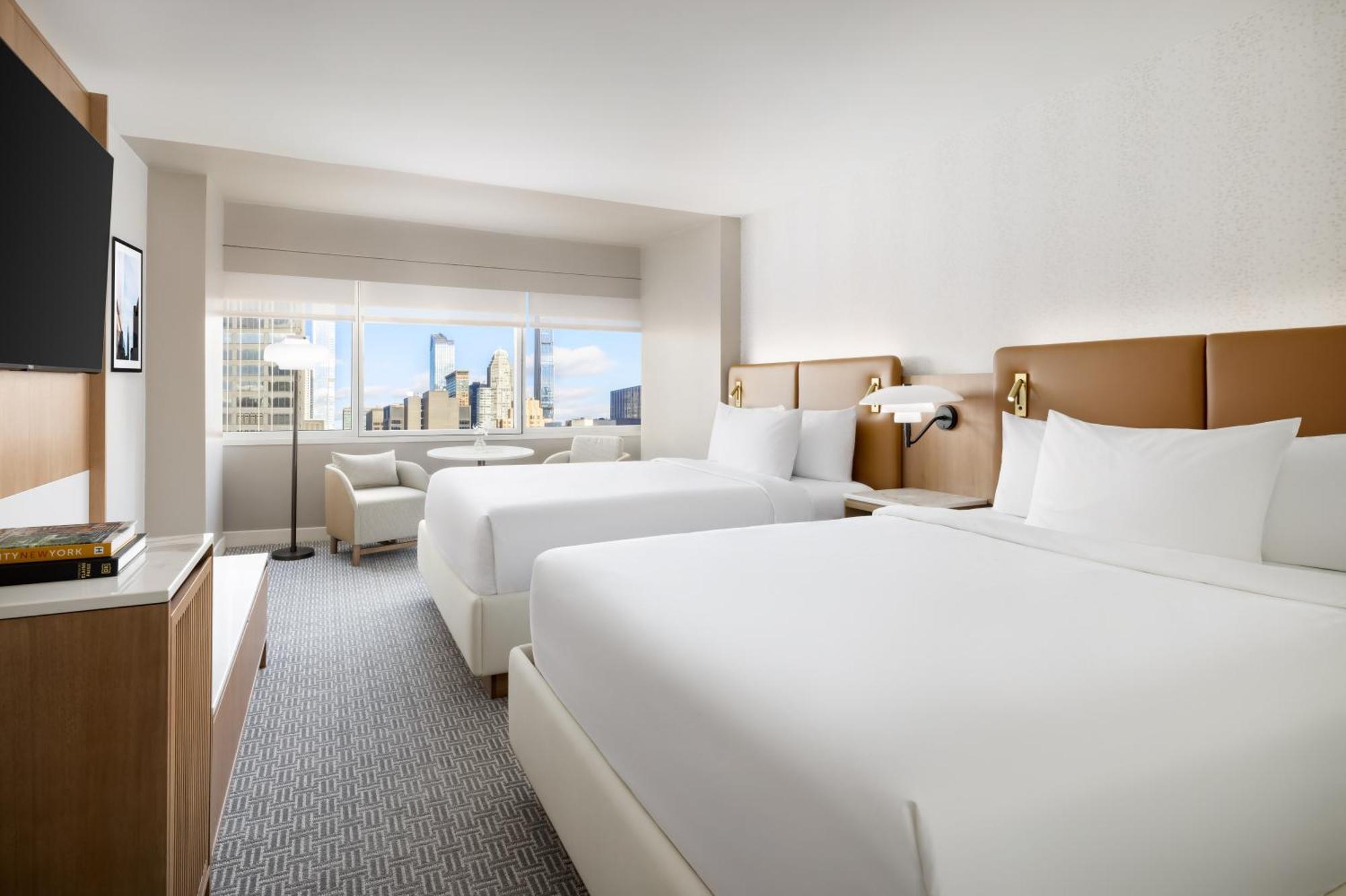 Queen Room Two Queen Beds Times Square View,1703549779:JPEG