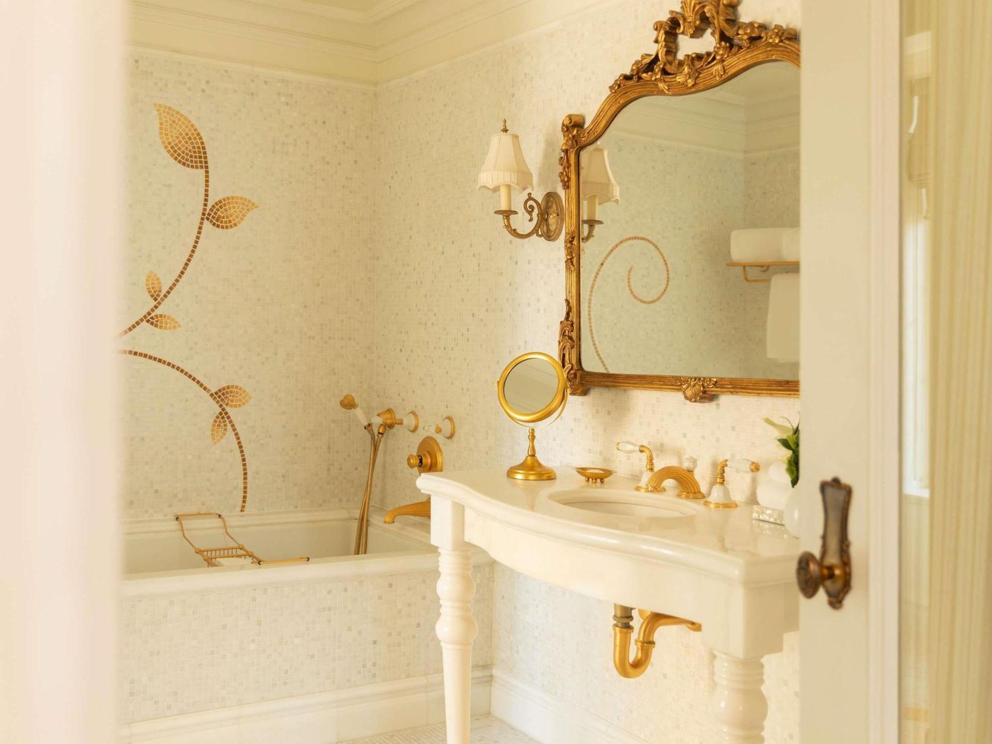 Grand Luxe Room,1706696547:JPEG