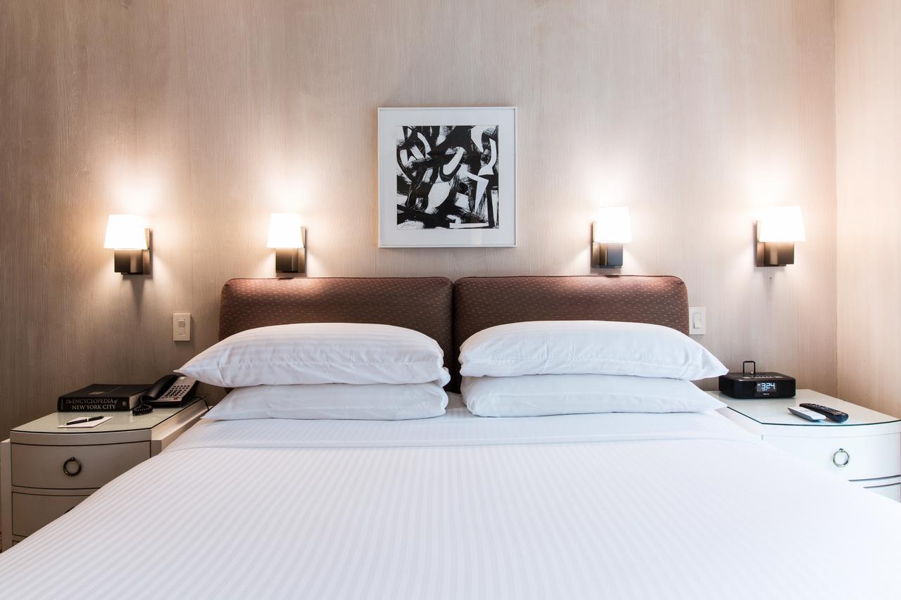 Queen Luxe Room
