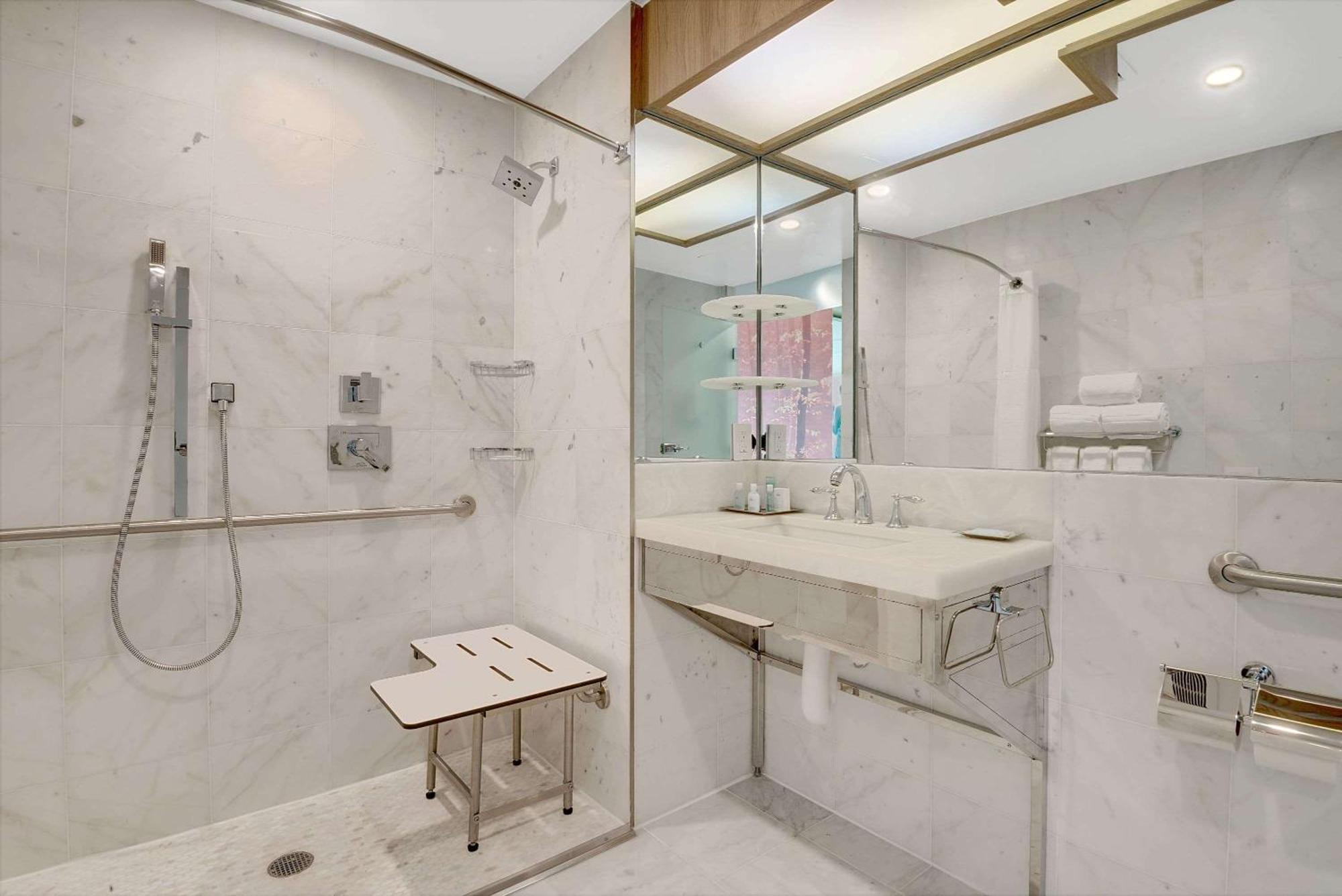 Deluxe King Room Roll Shower Mobility or Hearing Accessible Non-Smoking,127853661:JPEG